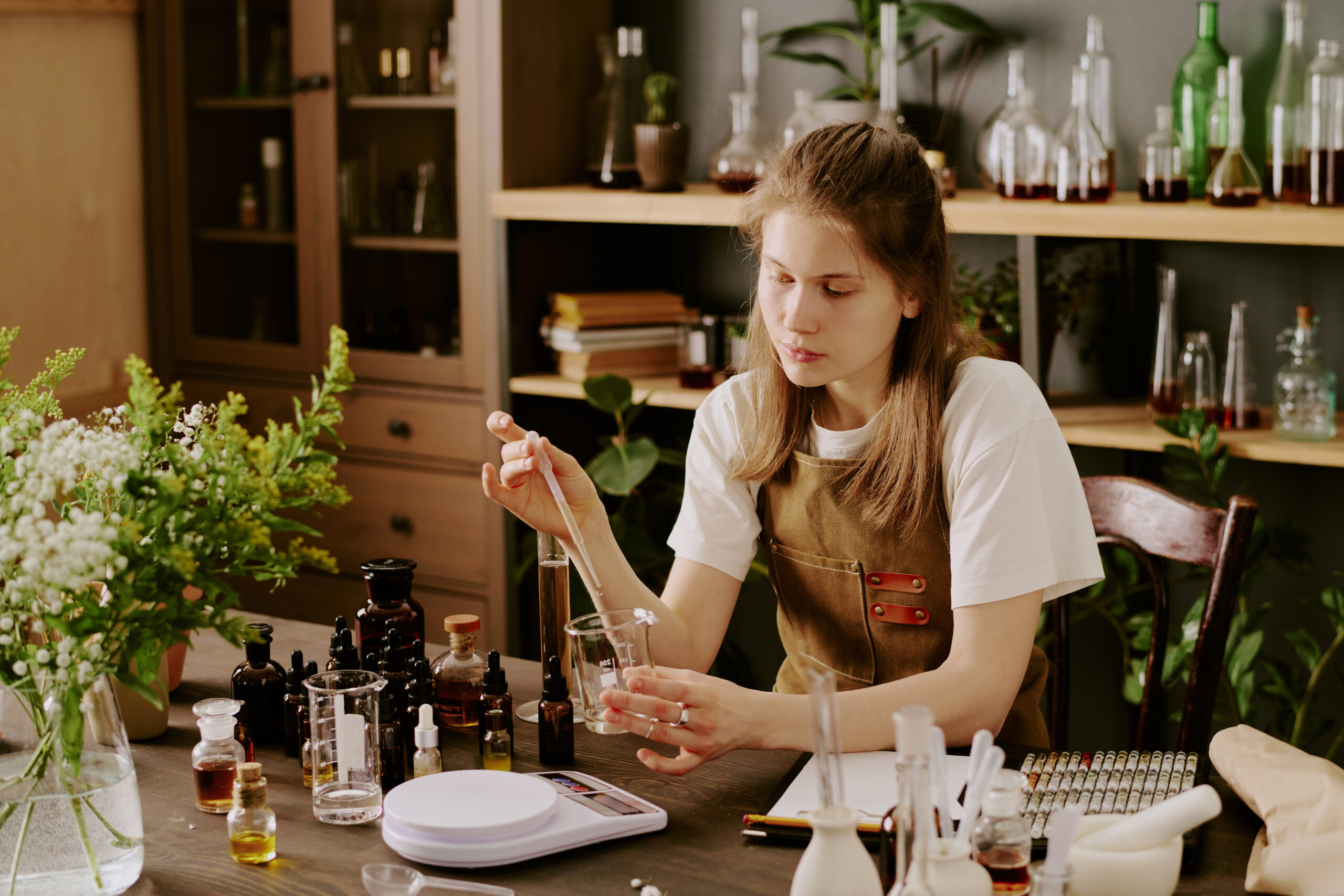 Why More People Are Switching to Herbal & Homemade Beauty Product